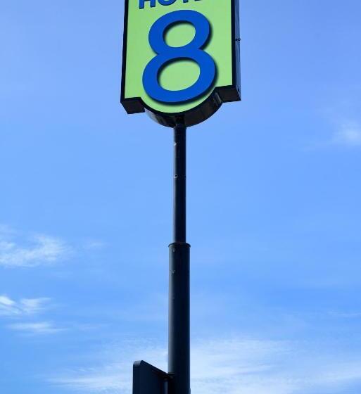 בית מלון כפרי 8 Fergus Falls