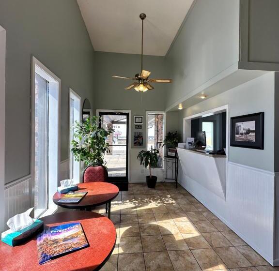 בית מלון כפרי 8 Fergus Falls