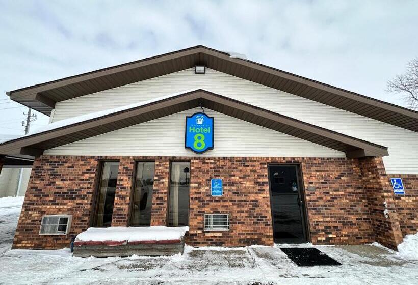 בית מלון כפרי 8 Fergus Falls