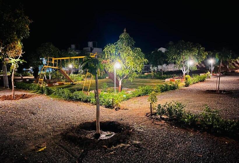 Отель Aamrakunj Gir Resort
