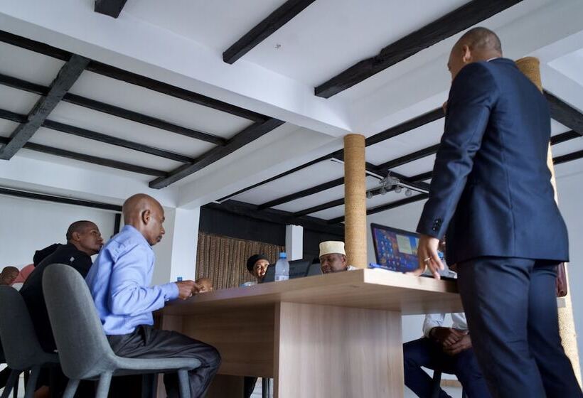 Отель Al Camar Lodge