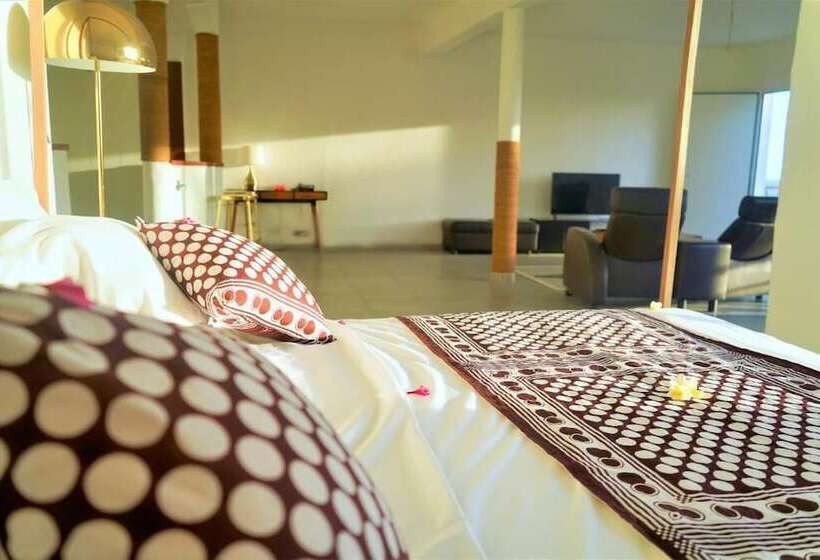 Отель Al Camar Lodge