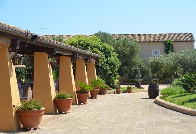 فندق Il Borghetto Beach Club Resort