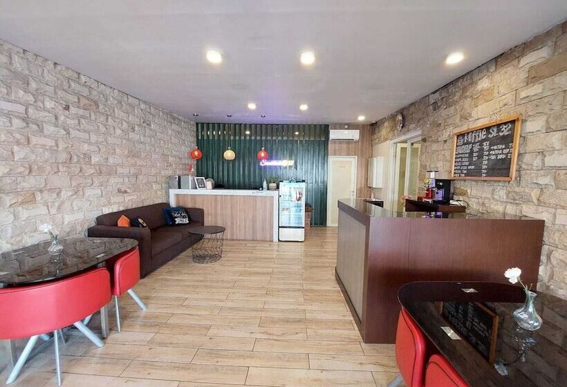 Отель Daima Stay Syariah Sawah Lunto