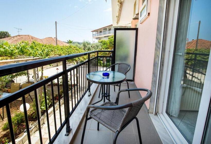 ホテル Ianos Apartments