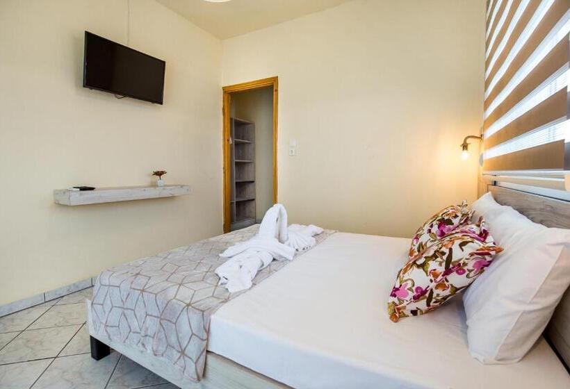 ホテル Ianos Apartments