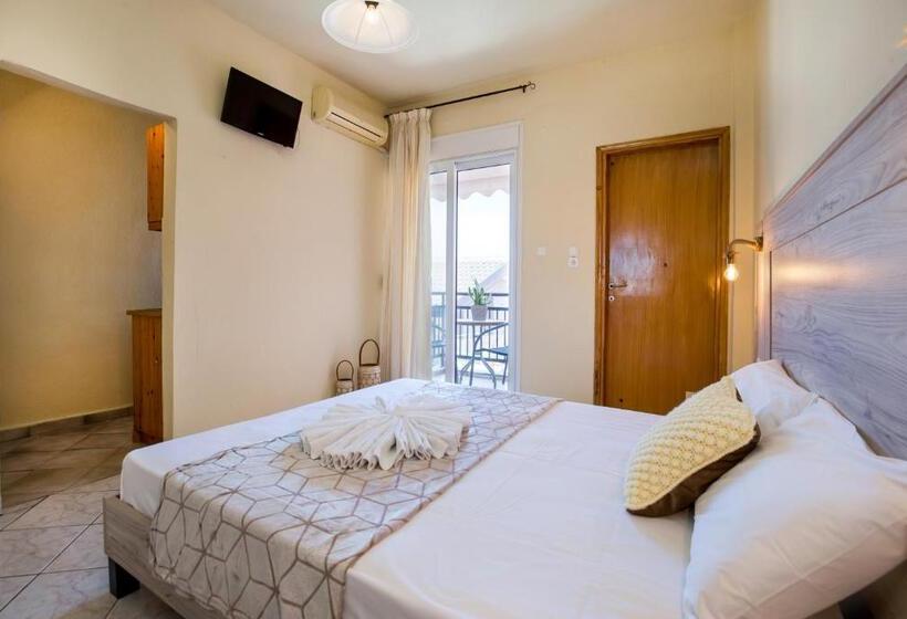 ホテル Ianos Apartments