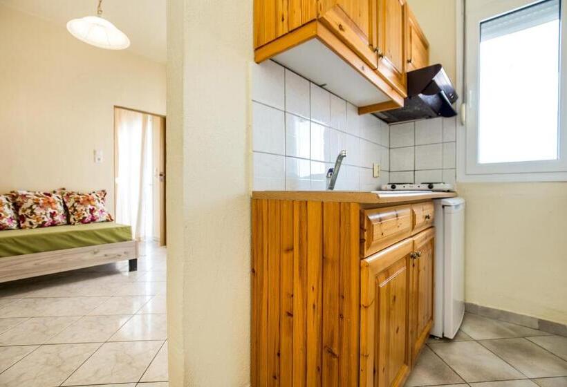 هتل Ianos Apartments