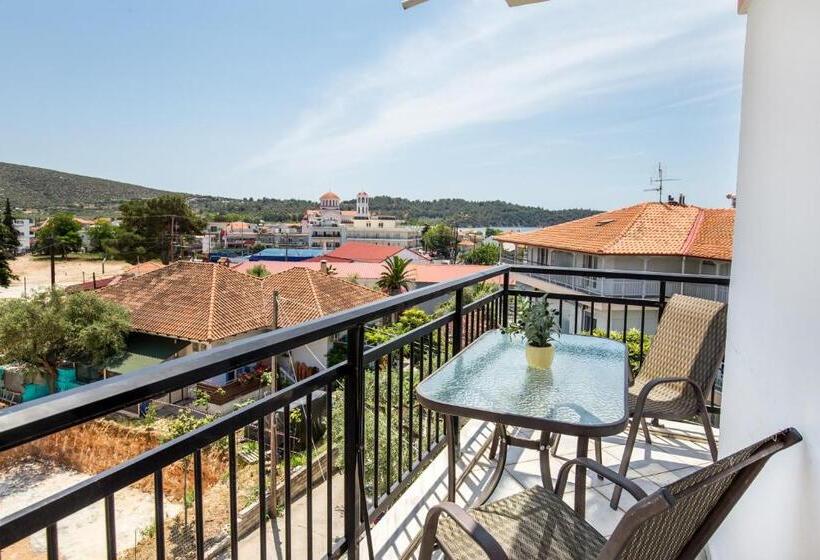 ホテル Ianos Apartments