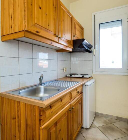 ホテル Ianos Apartments