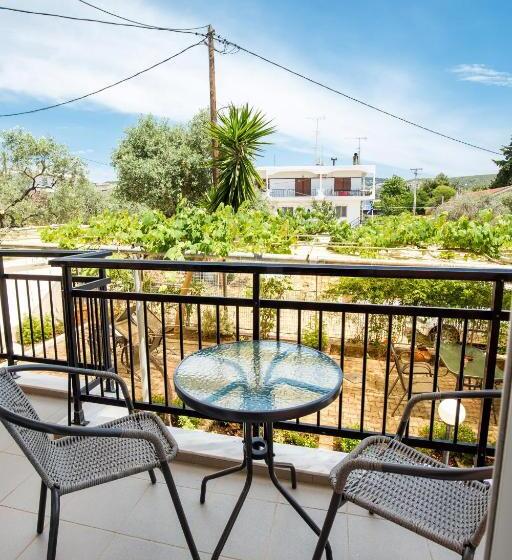 ホテル Ianos Apartments