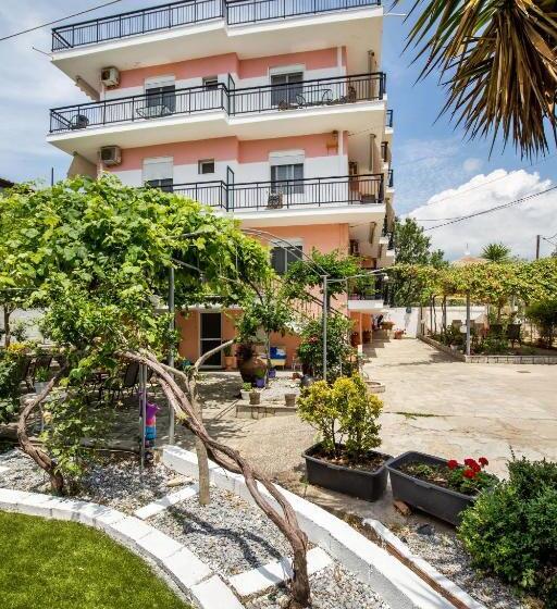 ホテル Ianos Apartments