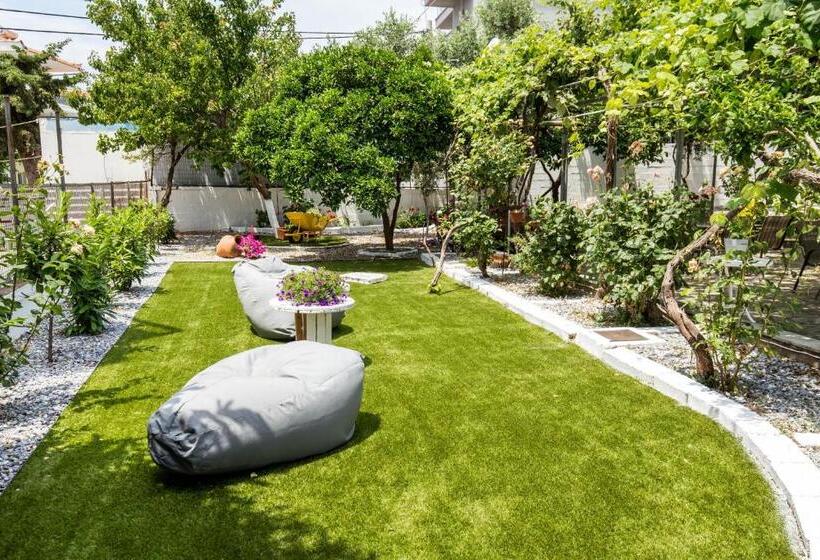 ホテル Ianos Apartments