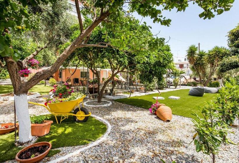 ホテル Ianos Apartments