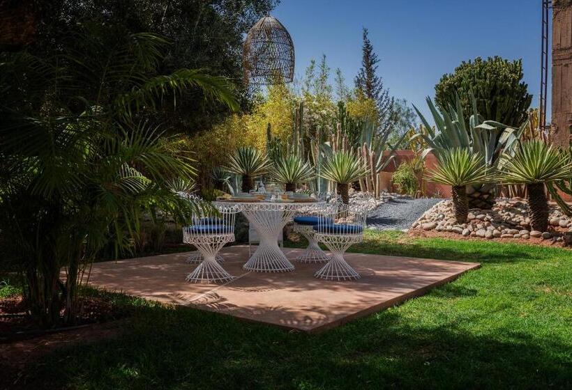 هتل Maison Kenoosha