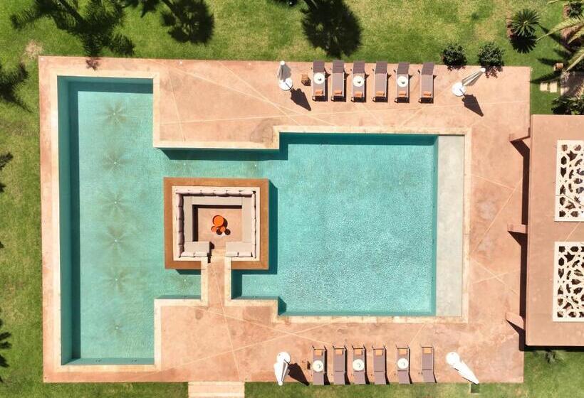 هتل Maison Kenoosha