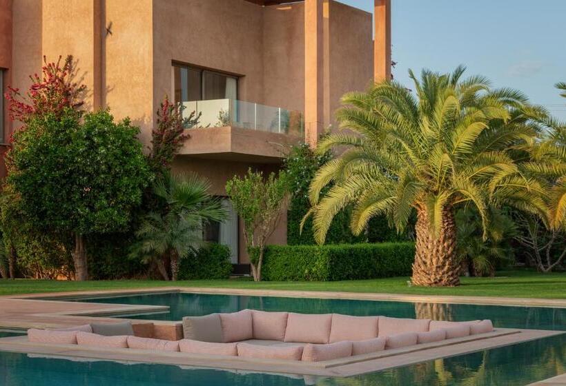 هتل Maison Kenoosha