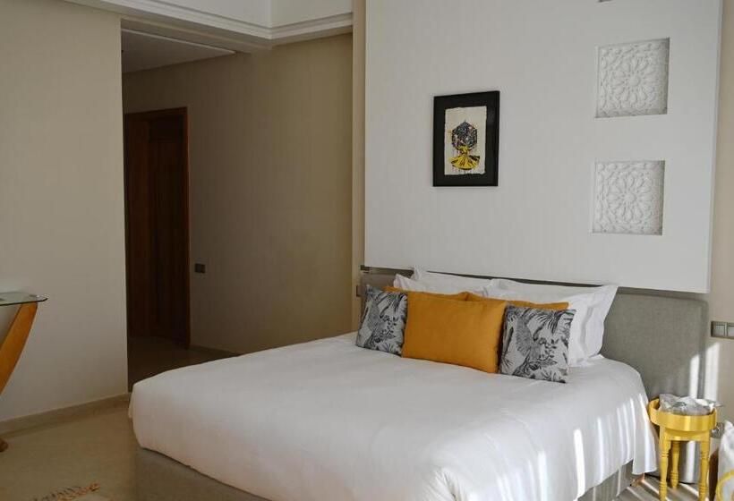 هتل Maison Kenoosha