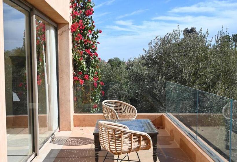 هتل Maison Kenoosha