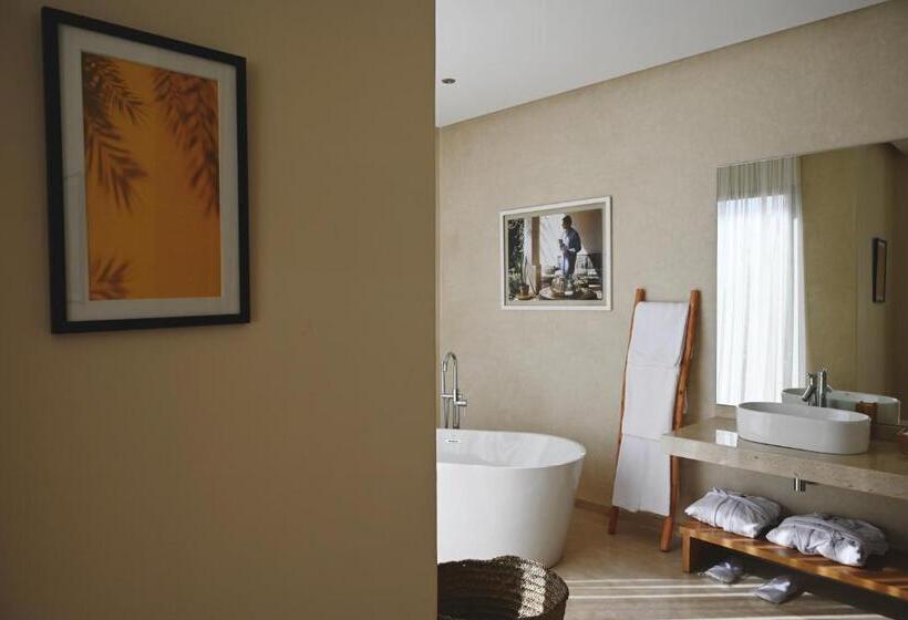 هتل Maison Kenoosha