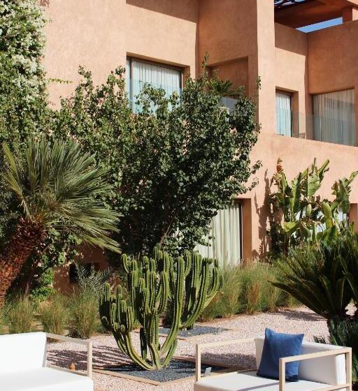 هتل Maison Kenoosha