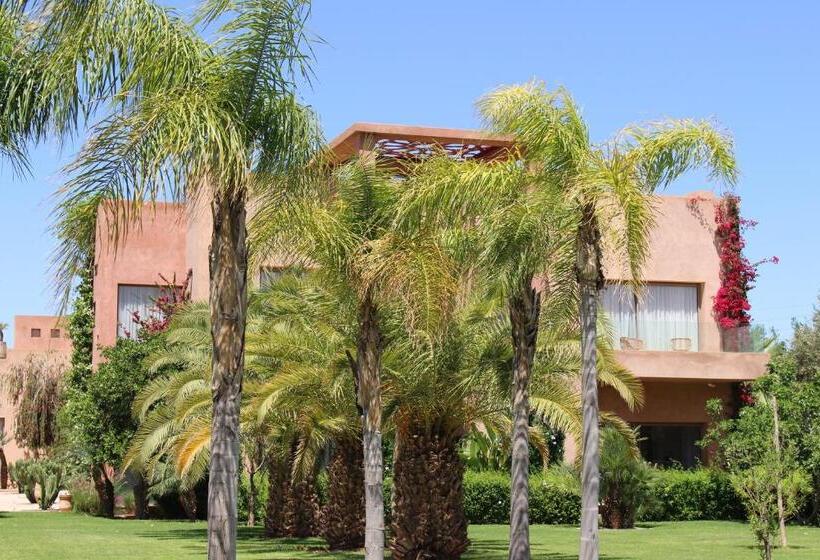 هتل Maison Kenoosha