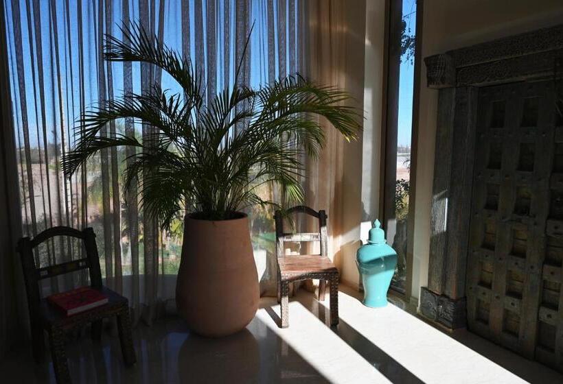 هتل Maison Kenoosha