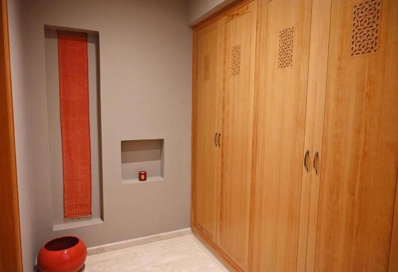 هتل Maison Kenoosha