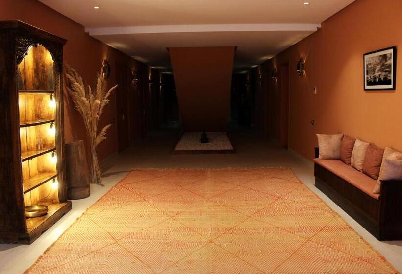 هتل Maison Kenoosha