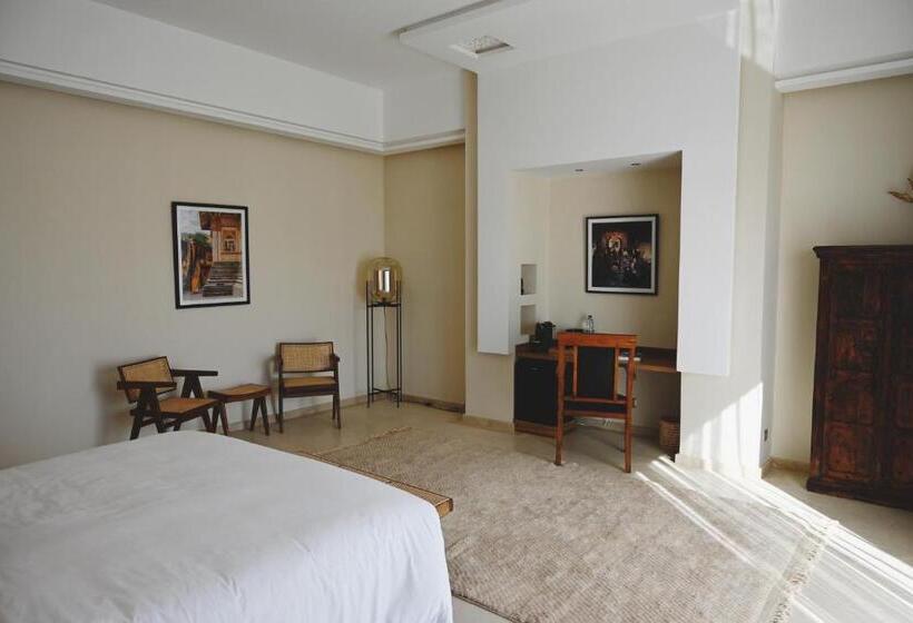 هتل Maison Kenoosha