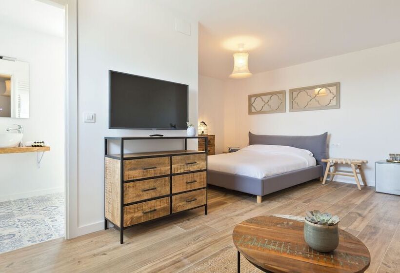 Отель Masia Can Rovira