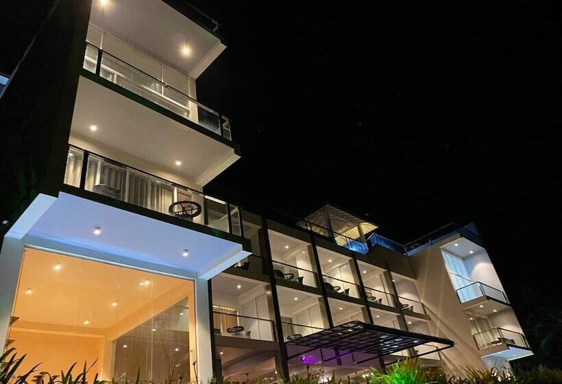 호텔 Mazarine Surf Suites