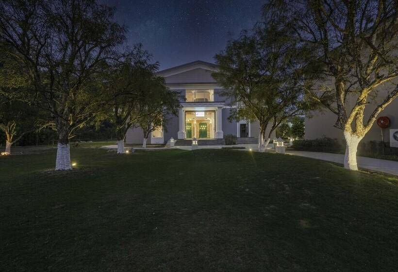 בית מלון כפרי Merak Resort Corbett