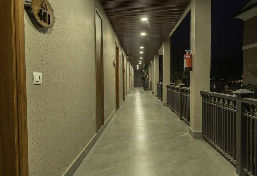 בית מלון כפרי Merak Resort Corbett