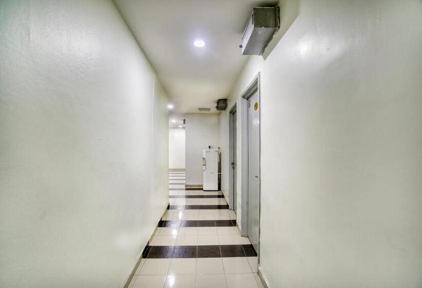 هتل Oyo 89960 Manjung Inn