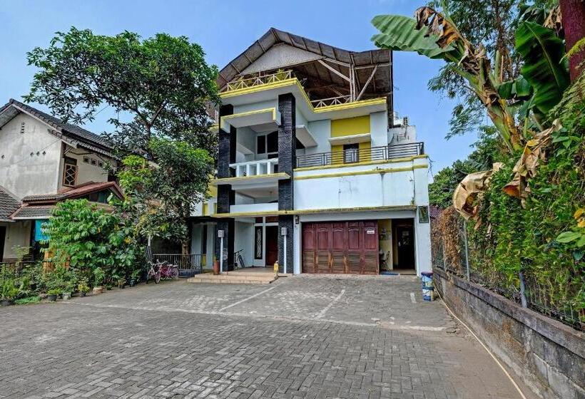 호텔 Oyo 91522 Candi Gebang Guesthouse