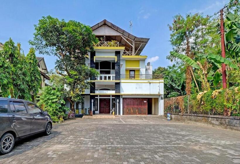호텔 Oyo 91522 Candi Gebang Guesthouse