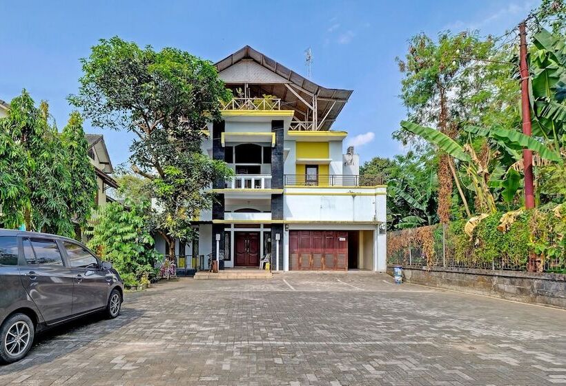 호텔 Oyo 91522 Candi Gebang Guesthouse