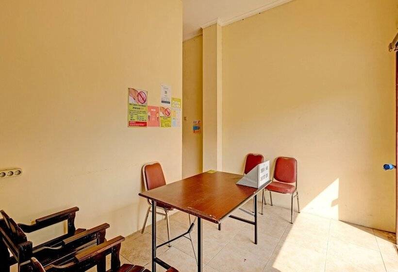 호텔 Oyo 91522 Candi Gebang Guesthouse