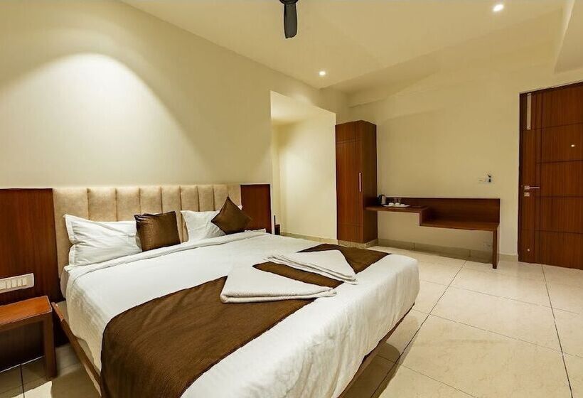 酒店 Patel Comforts Inn & Suites
