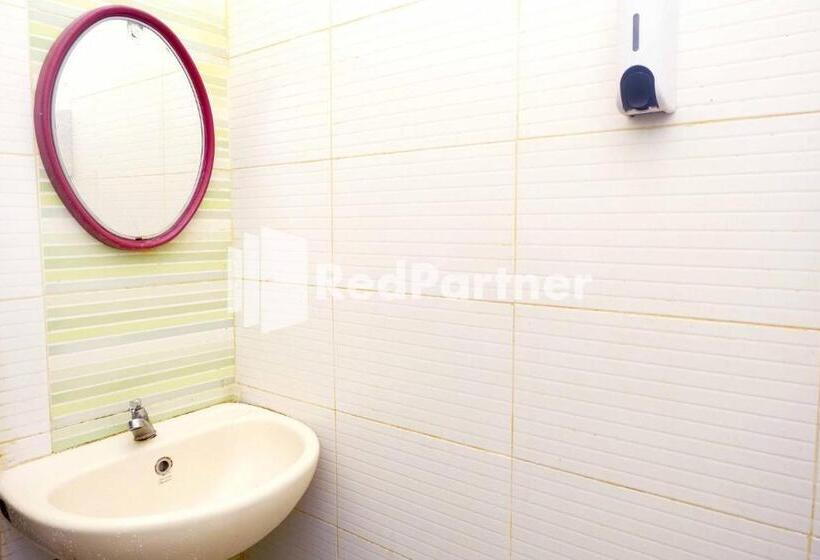 בית מלון כפרי Permata Makassar Mitra Reddoorz