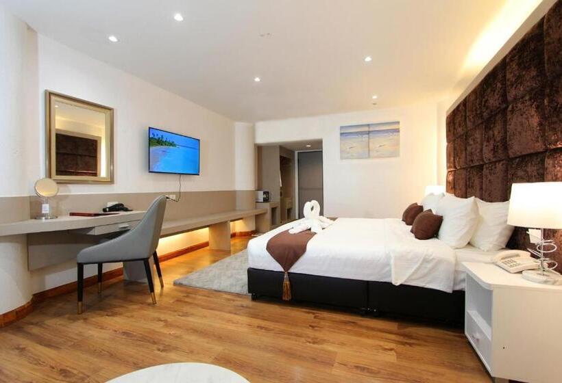 هتل Pooh Beach Resort & Spa