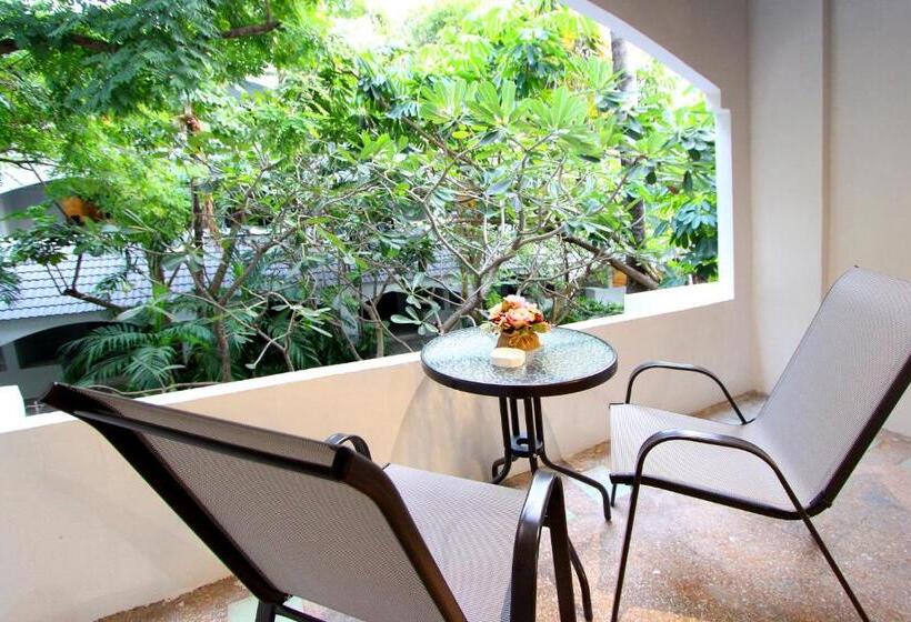 هتل Pooh Beach Resort & Spa