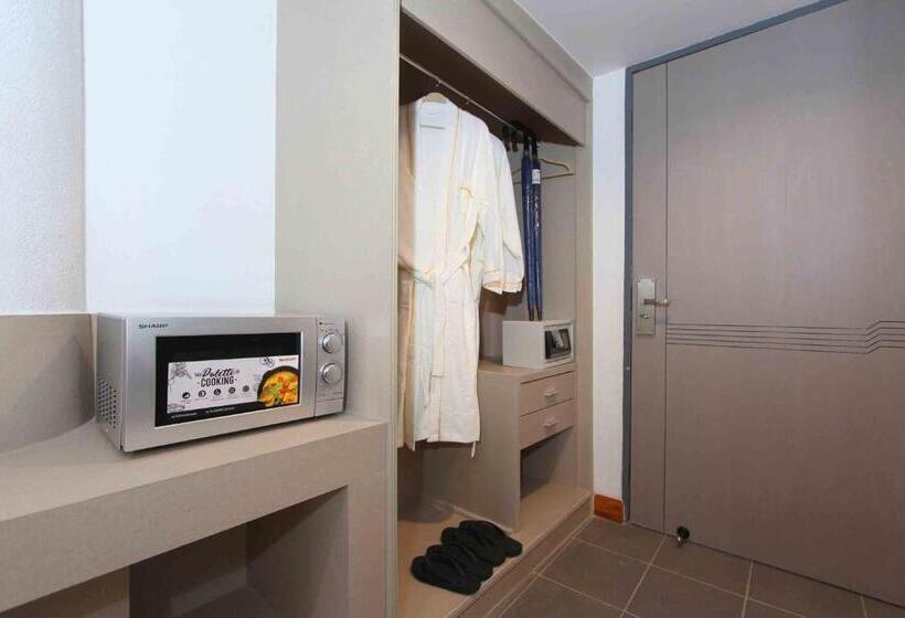 هتل Pooh Beach Resort & Spa