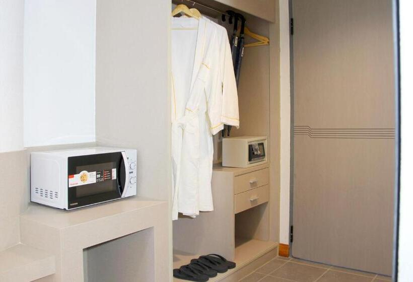 هتل Pooh Beach Resort & Spa