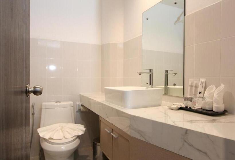 هتل Pooh Beach Resort & Spa