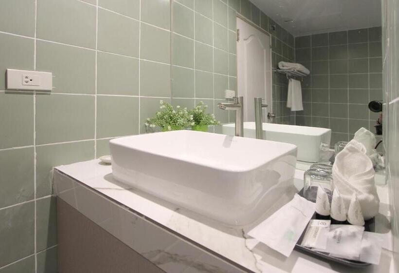 هتل Pooh Beach Resort & Spa