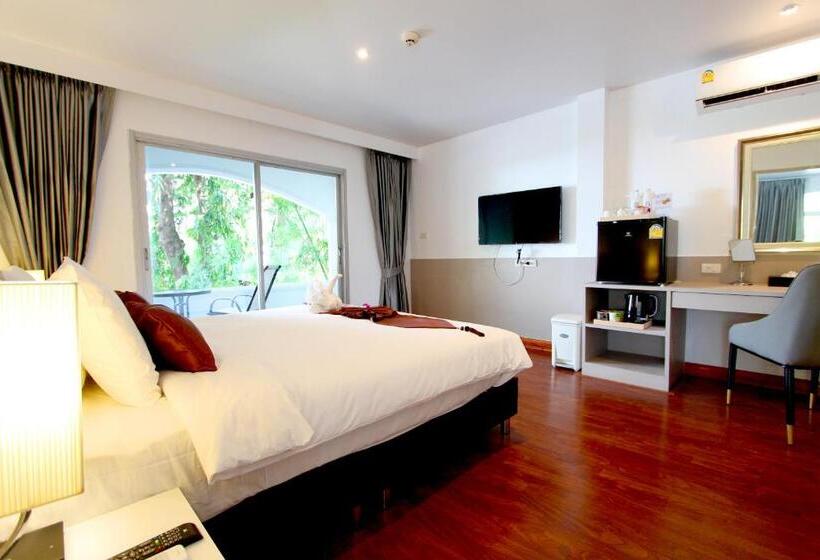 هتل Pooh Beach Resort & Spa