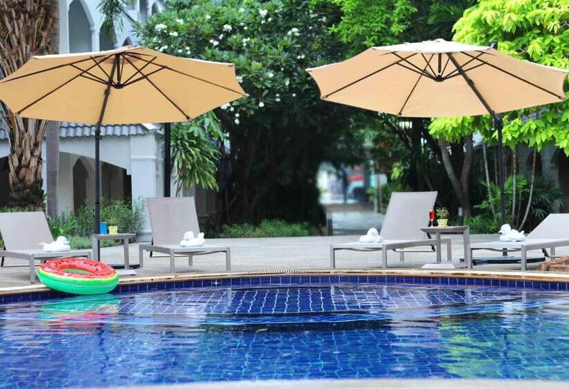 هتل Pooh Beach Resort & Spa