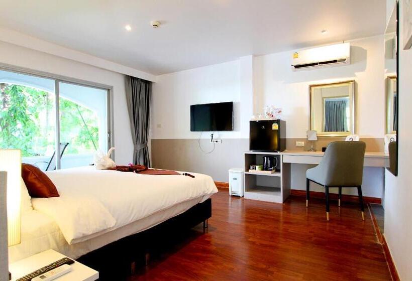 هتل Pooh Beach Resort & Spa